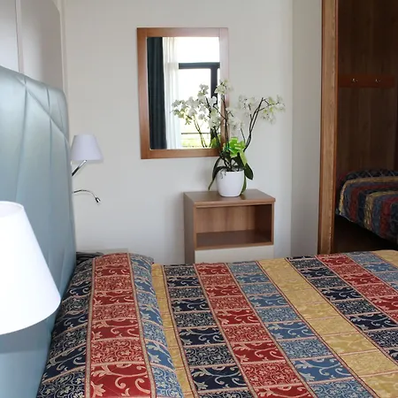 Апарт-готель Hotel Residence Holiday Сірміоне