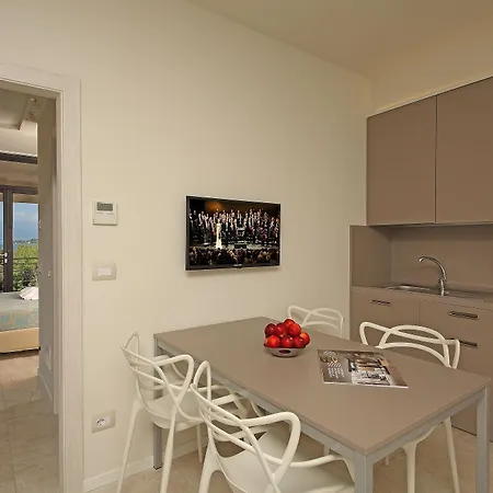 Hotel Residence Holiday 3* Сірміоне