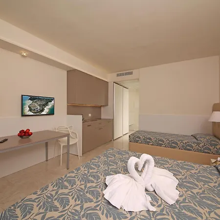 Hotel Residence Holiday Апарт-готель Сірміоне
