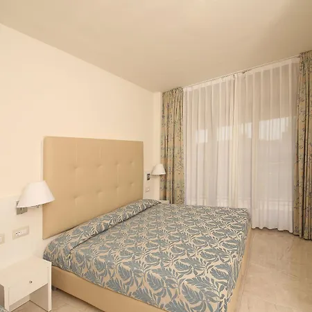 Hotel Residence Holiday Апарт-готель
