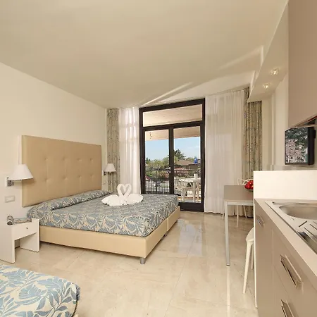 Апарт-готель Hotel Residence Holiday Сірміоне