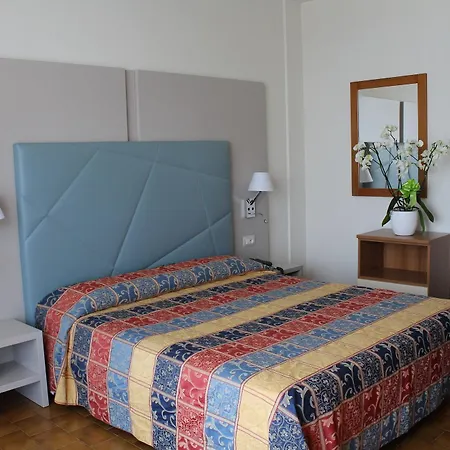 Hotel Residence Holiday Сірміоне