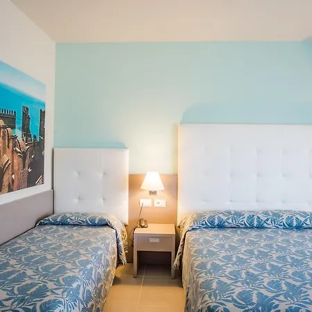 Апарт-готель Hotel Residence Holiday Сірміоне