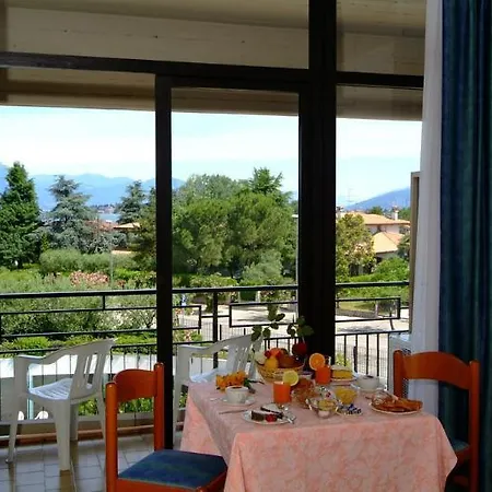 Hotel Residence Holiday 3* Сірміоне