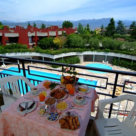 Hotel Residence Holiday Апарт-готель Сірміоне