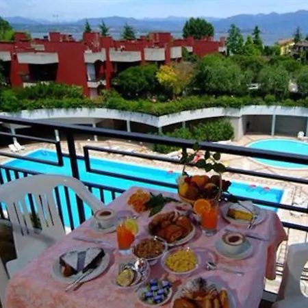 Hotel Residence Holiday Апарт-готель Сірміоне