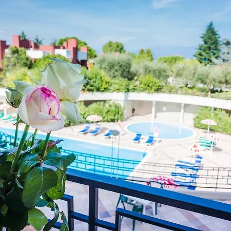 Hotel Residence Holiday Сірміоне